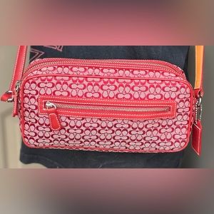 Small Coach signature crossbody red #L22-6341